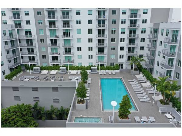 $3,100 / 2br - 1100ft2 - Charming 2Bed/2Bath with Great amenities Fast Approval (Little Havana/West Brickell)64049282595969122