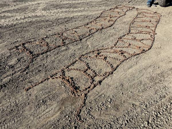 16.9-38 Twin Lock Tractor Tire Chains 1