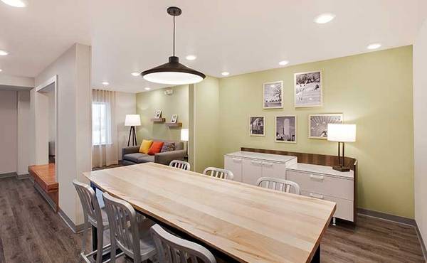 $1,399 / 1br - Simple Done Better with NO Hassle, NO Lease (4250 Mapleshade Ln, Plano, TX)63846410217857123