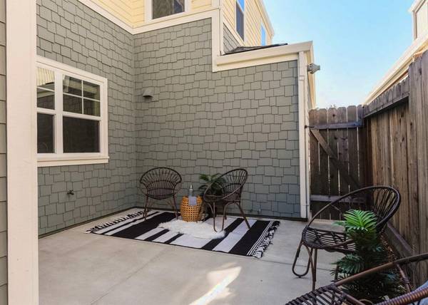 $3,595 / 3br - Petaluma - Vibrant Three Bed - 24-Hour Emergency Maintenance (Petaluma)63857952109185123