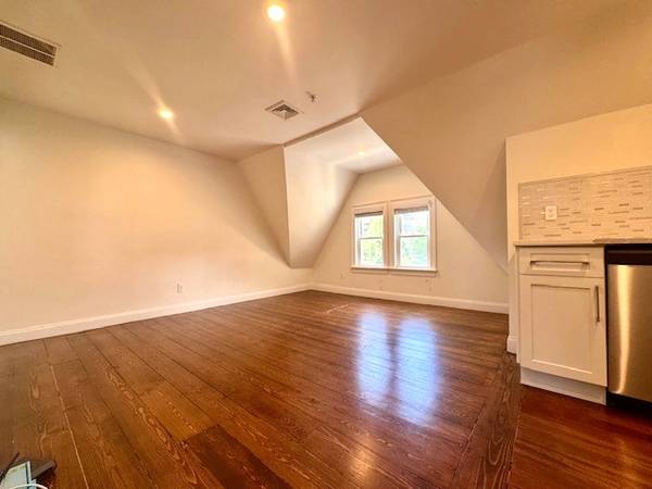 $3,100 / 3br - 1000ft2 - New construction 3 bedroom /1.5 bath  w/ awesome Kitchen (Waltham)63828556327425122