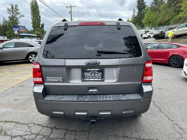 2010 Ford Escape AWD Tracción en las Cuatro Ruedas XLT  SUV de 4 puertas - $3,991 (Trucks Plus NW)63624422451969123