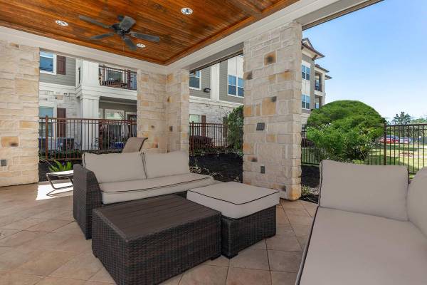 $1,031 / 1br - 770ft2 - Welcome Home to Spacious Living with 9ft Ceilings (Waller)63906678108419120