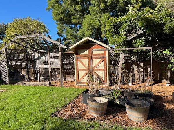 $3,550 / 3br - - HOME for RENT in Novato with large fenced backyard! (novato)63946804490115121