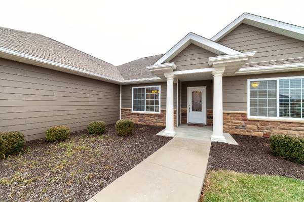 $2100.00 / 3br - 1597ft2 - Available Oct 1st. Stunning 3-Bedroom Home in Bellwood Subdivision63845292870401121