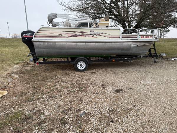 Pontoon boat 1