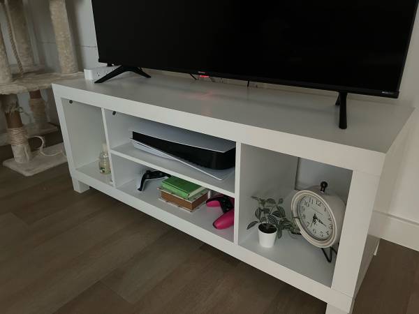 Mainstays TV Stand, White 1