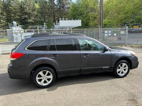 2013 Subaru Outback 2.5i Premium AWD --Comercio local, título limpio, automático - $9,995 (kirkland)63613954511361123
