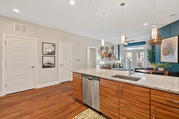 $1,588 / 2br - 1070ft2 - ✨ Discover Your New Home at Hawthorne at Haywood – Luxury Living in We (West Asheville)64029205199491122