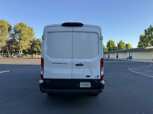 Ford Transit 250 Cargo Van del 2018 – Techo Medio - $18,950 (San José)63469887559809123