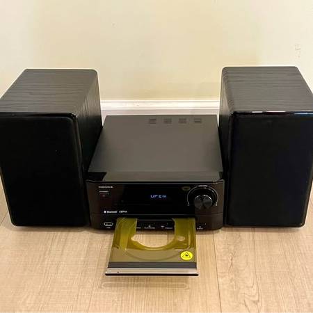 Insignia Multifunctional Bluetooth/CD/Radio/Audio Speaker 1