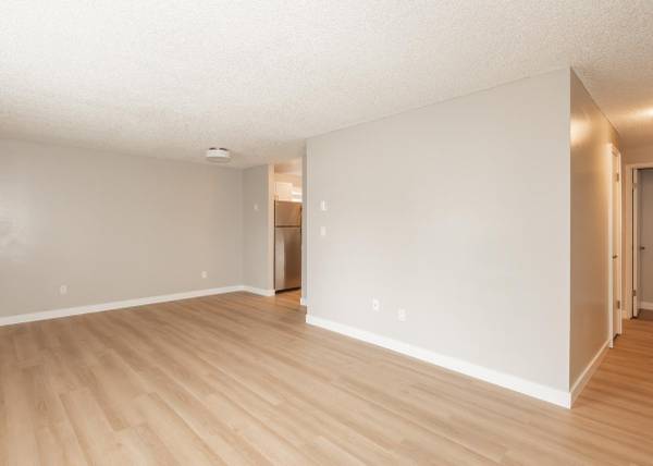 $1,496 / 2br - 960ft2 - ***Splish, Splash, SUMMER VIBES AT THUNDERBIRD!!*** (Northcrest)63672600874369122