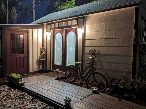$490 / 1br - 250ft2 - HIDDEN GEM RENTAL .WALK TO THE BAY , 10 MINUTES TO DOWNTOWN (ST PETERSBURG)63991086150274120