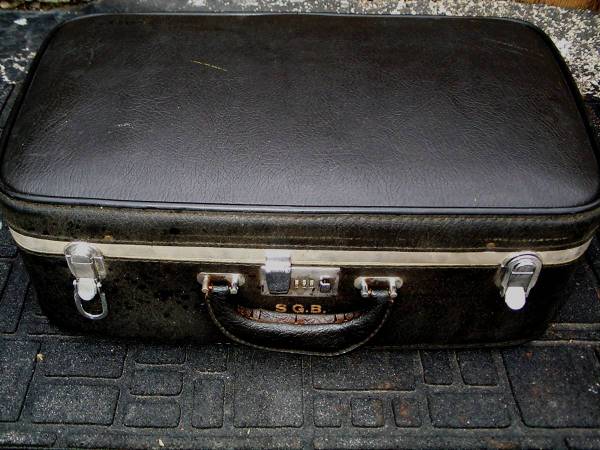 SUITCASE with Combination Lock Vintage Ventura Travel Luggage Carry On 1