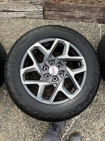 Neumáticos y ruedas GMC - $950 (Federal Way)63471419196675124
