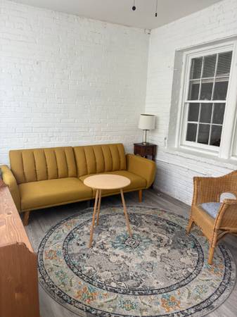 $1775.00 / 1br - 500ft2 - 1 Bedroom Private Apartment Unit w/ Den – $1,775/mo63822011982593122