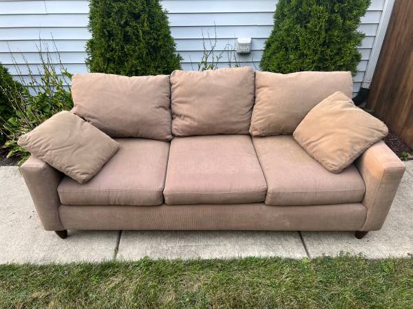 Free Couch 1