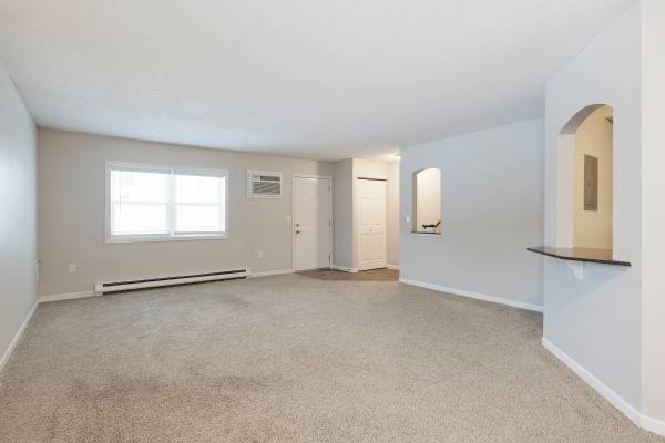 $1,495 / 2br - 950ft2 - ¡Hogar adosado clásico de 2 habitaciones en Shannon Glen! (Rosemount)63990385838850122
