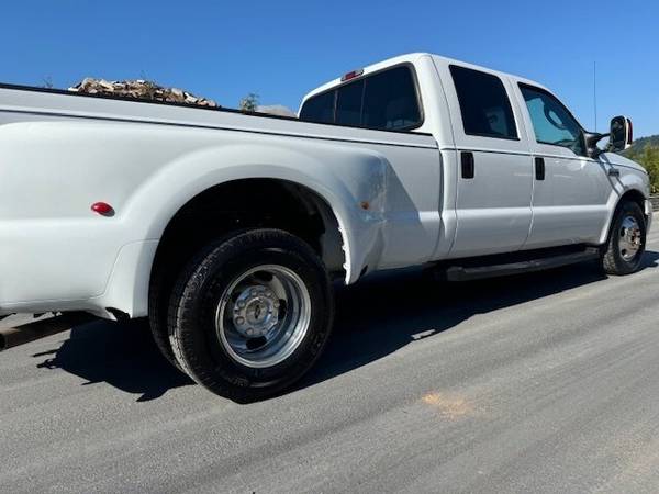 2006 Ford F-350 crew cab Super Duty XLT 4x2 only 129,000 miles - $10,995 (molalla)63441963089409123