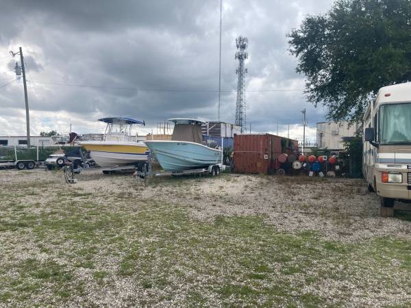 $125 OUTDOOR STORAGE (RV, Boat, Utility Trailer) (North Fort Myers)64151007994881122