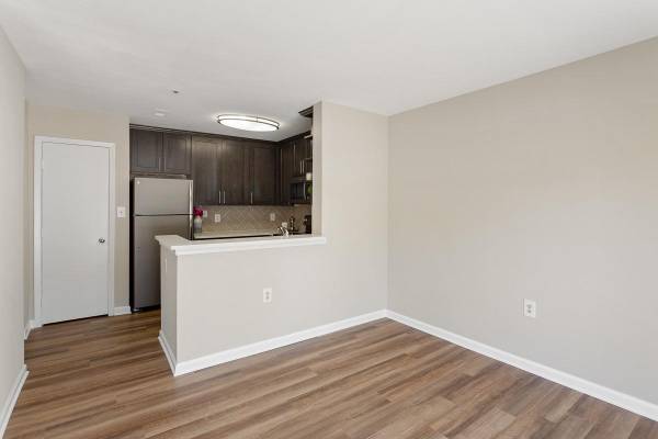 $3,020 / 3br - 1390ft2 - Lavaplatos + Microondas Incluidos, Dormitorios con Alfombra (5320 Cedar Ln, Columbia, MD)63694591038849123