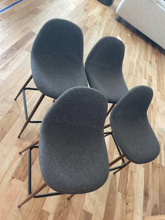 4 Counter Stools 1