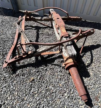 Eje delantero de vagón antiguo - $50 (Nampa)63471411501313122