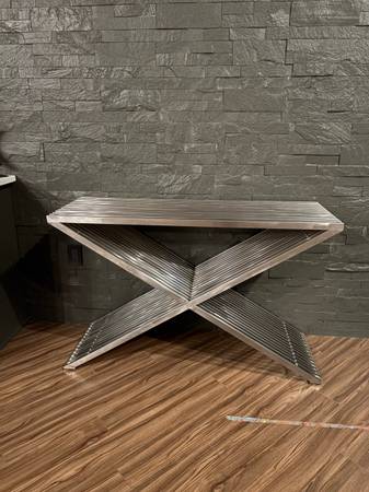 Contemporary End Table 1