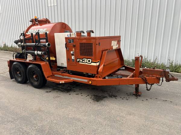 Ditch Witch FX30 Vac- 2004 1