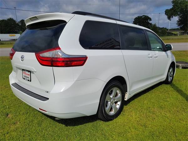 2017 Toyota Sienna L - $16,900 (Birmingham. Alabama)63622015044865123