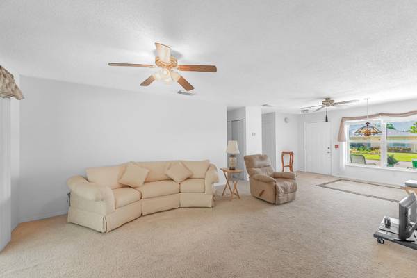 $220,000 / 2br - 1692ft2 - Motivated Seller.🏡2-Bed, 2-Bath, 1-Car Garage CBS House (Palm Grove)63823722779011121