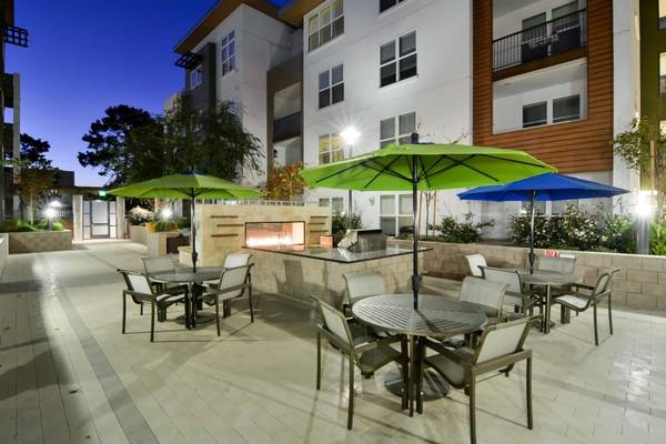 $4,498 / 2br - Custom Lighting, Gray & Beige Quartz Countertops, 2bd (mountain view)63890316606595123