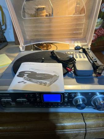 Brookstone iconvert USB turntable 1