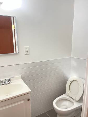 $3,000 / 3br - 3 br 1 1/2 bath (Bayside)64033633826563124
