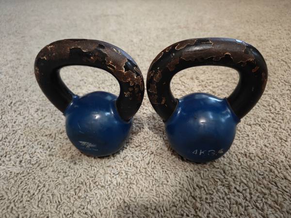 🏋️ Pair of Kettlebells  4 kg / 9lb Each 1
