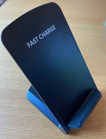 Wireless Desktop Phone Charging Station 1