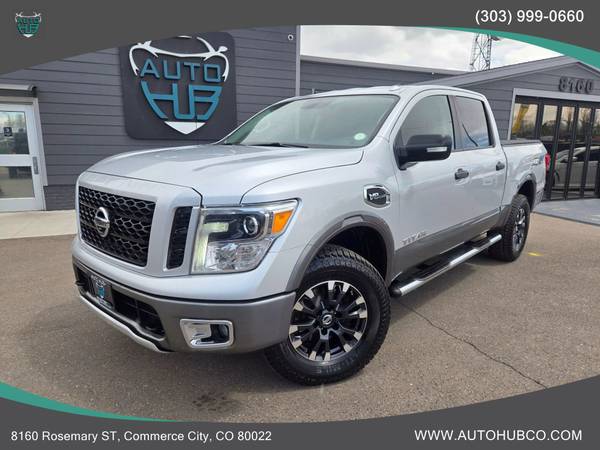 2017 Nissan Titan Crew Cab PRO-4X 4WD 97K Millas - $24,700 (AUTO HUB)63619674594689120