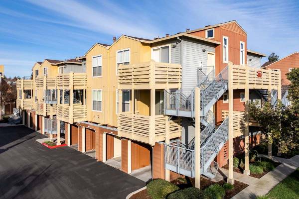 $2,745 / 2br - 946ft2 - Get 1 Month Free Rent - Limited Time Offer! (san jose south)63868152094339124