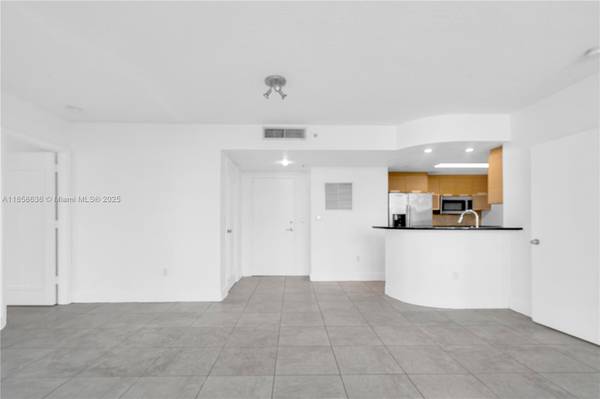 $3,300 / 2br - 1221ft2 - Expansive 2bd with Sweeping  Water Views! (The Bridgewater- North Bay Village)64001848126467123