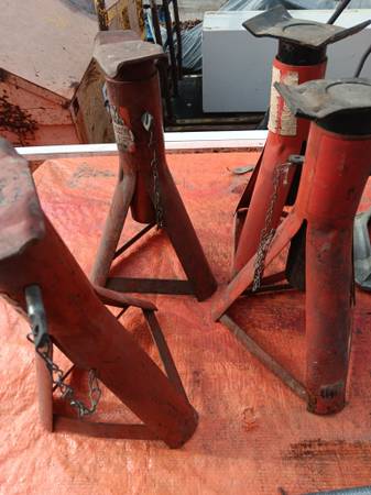 Auto jack stands 1