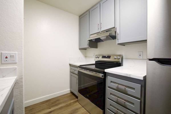 $2,602 / 2br - 989ft2 - 2 Bed, Plank/Carpet flooring select units, Playground63840115109251121