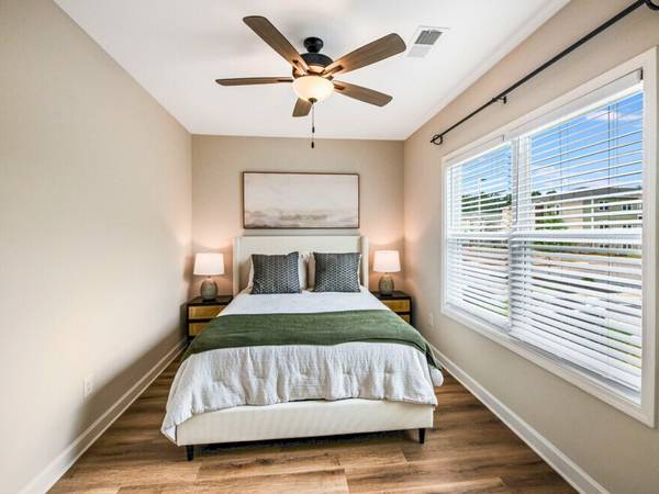 $1,850 / 3br - You will fall in love this HUGE 3 Bedroom!!!!! (Burlington)64027275666691120