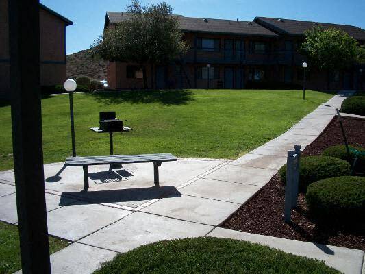 $1,110 / 1br - 475ft2 - Horno y estufa eléctricos, piscina, estacionamiento descubierto, área de juegos (Kingman cerca de Beale Street)63667261205251120