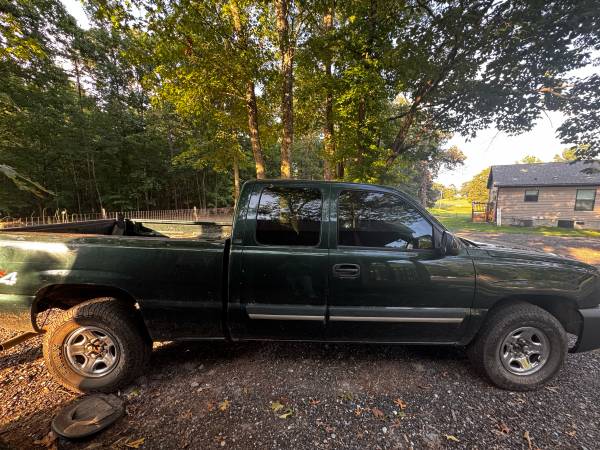 2004 chevy silverado - $5,500 (Taylorsville)63620109315201123