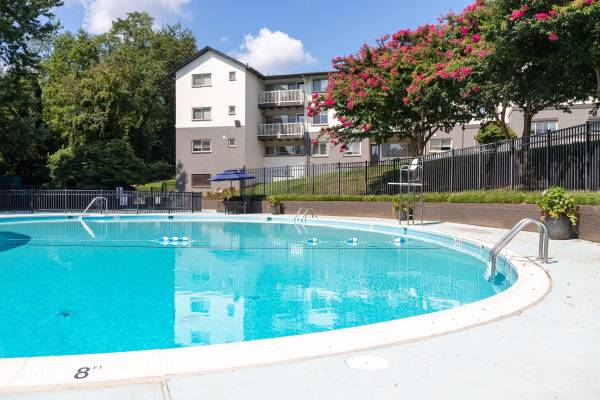 $2,650 / 3br - 1175ft2 - Armario para Ropa de Cama, Lavavajillas, Dos Áreas de Juego (4820 Kenmore Avenue, Alexandria, VA)63896507921154120