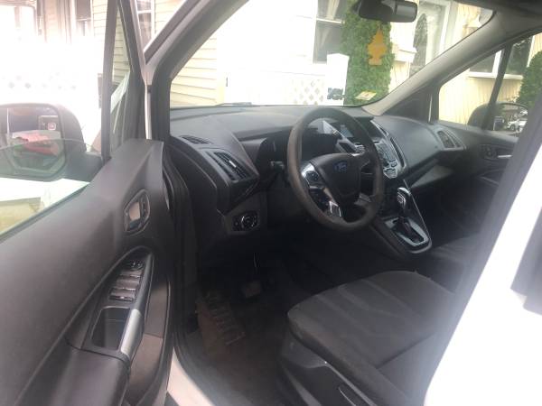 2014 ford transit connect pasajeros XLT. Un solo dueño $5950 - $5,950 (Long Beach)63654708769665124
