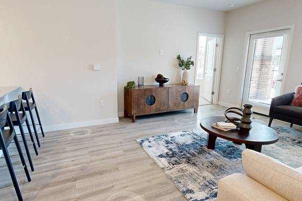 $1,522 / 1br - 783ft2 - Casa Club, Islas de Preparación y Luces Colgantes (7601 W Glendale Ave, Glendale, AZ)63623922950147121