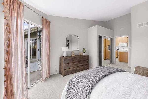 $3,279 / 3 habitaciones - 1230 pies² - Ubicado en San Diego, 3 habitaciones, Programa de Recompensas para Residentes (9870 Mercy Rd, San Diego, CA)63865930122243121