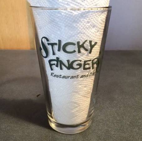Sticky Fingers BBQ Pint Glass 1