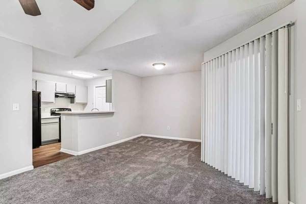 $1,145 / 1br - 678ft2 - Amazing 1 Bed, 1 Bath with public transit access! 678 Sq Ft! (Charlotte)63925205433090123